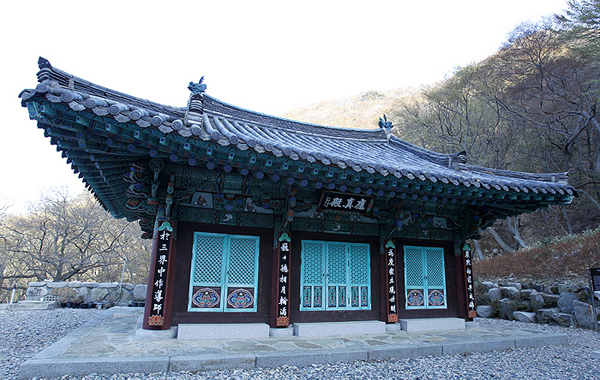 Ex. Daewoongjeon of Shinheung Temple1