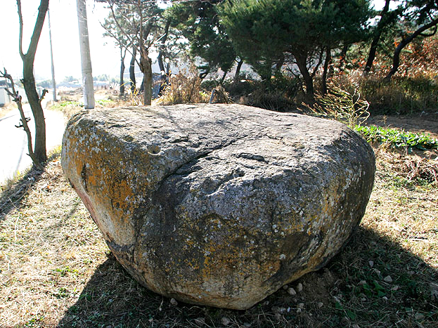 Sangan-dong Dolmen1