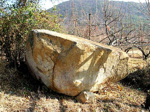 Changpeong-dong dolmens2