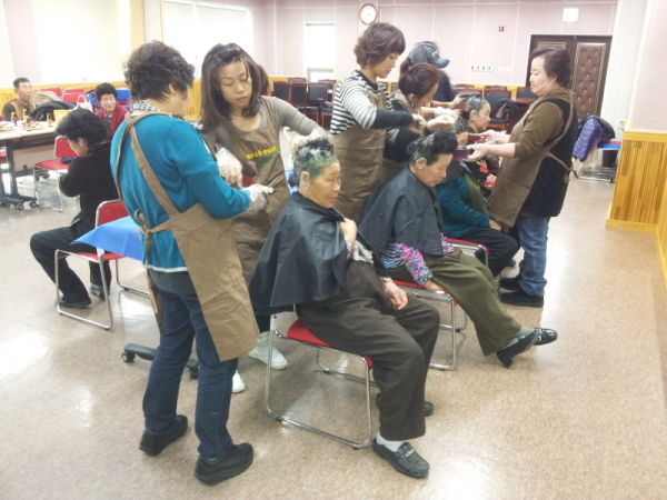 어르신 이미용 봉사활동