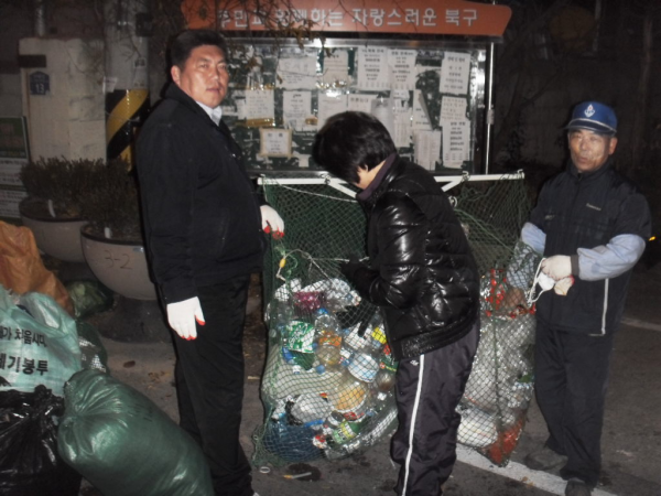 12월 둘째주 분리수거 야간 계도 활동 실시