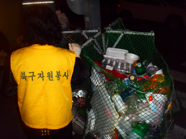 재활용분리수거 야간계도활동 실시