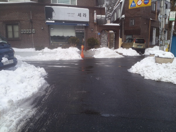 \'내 집앞 눈치우기\' 실천한 아름다운 골목