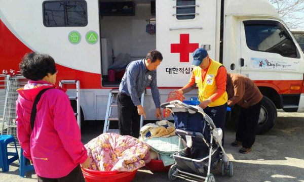 적십자봉사회 동산마을 이불세탁 봉사