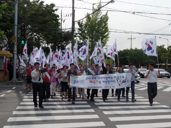 광복 70주년 기념 태극기 달기 캠페인 실시(주민자치위원회)