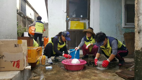 효문동 지역사회보장협의체 태풍피해 독거노인가구 집수리