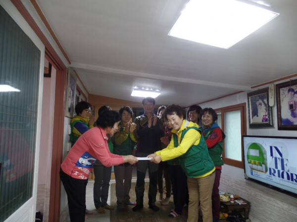 새마을부녀회 수해피해 주민 성금전달