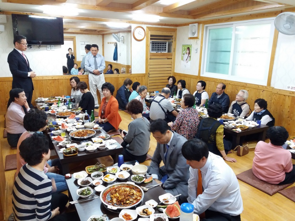달천아이파크 경로당 어버이날 식사대접(구청장님 방문)