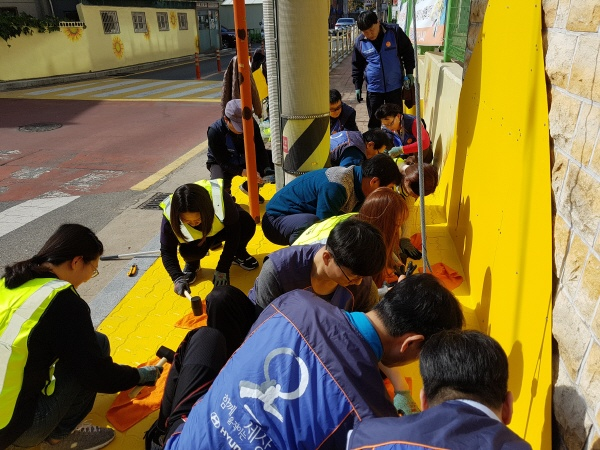 양정초등학교 인도 옐로카펫 설치