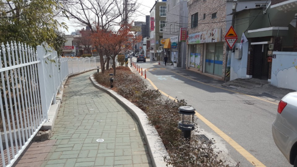 밤길 안전을 위한 잔디등 설치