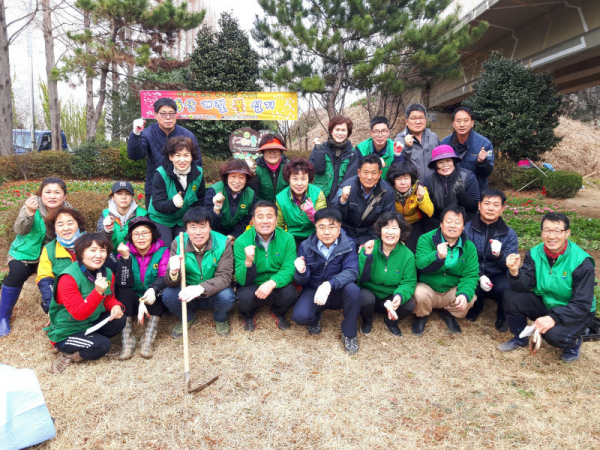 새마을협의회·부녀회 봄 초화류 식재