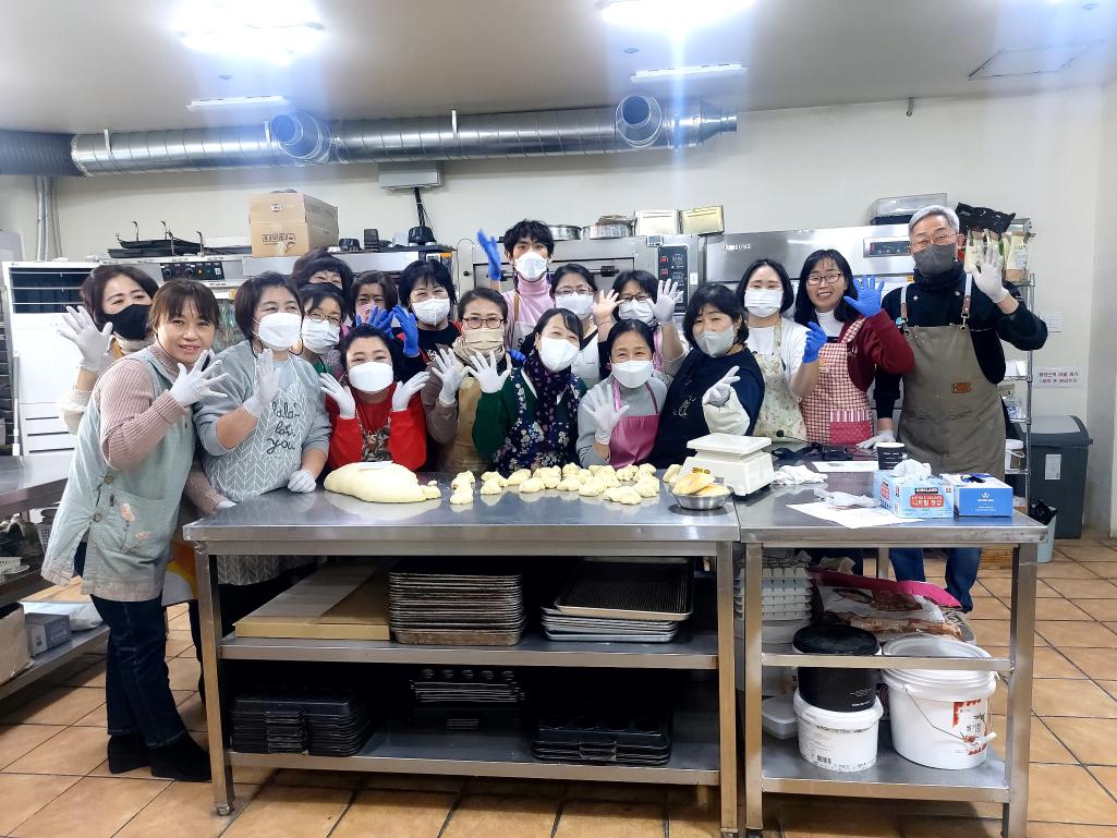 (23.1.18.) 여성자원봉사회 경로당 지원 제빵 봉사