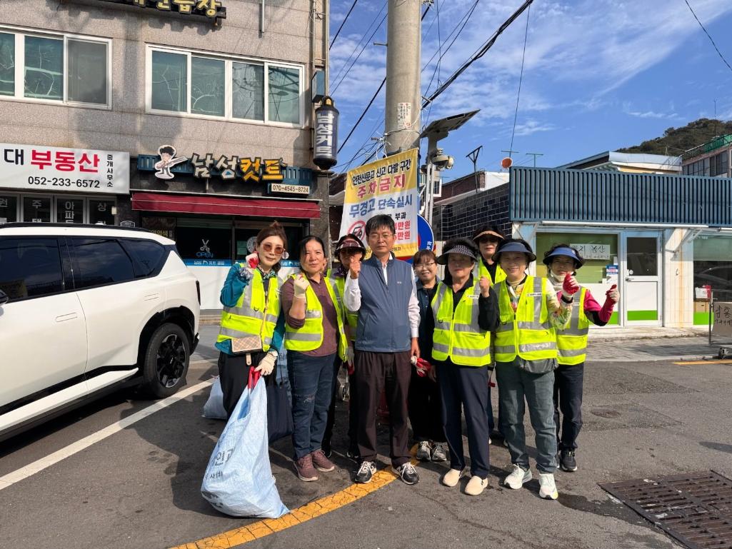 ('26. 10. 16.) 통장회, 신전마을 일대 무단투기 단속 및 환경정비 실시