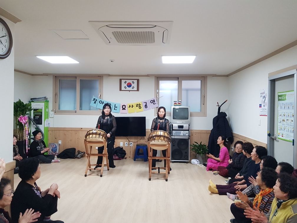어르신을 위한 주민자치센터 수강생들  재능기부