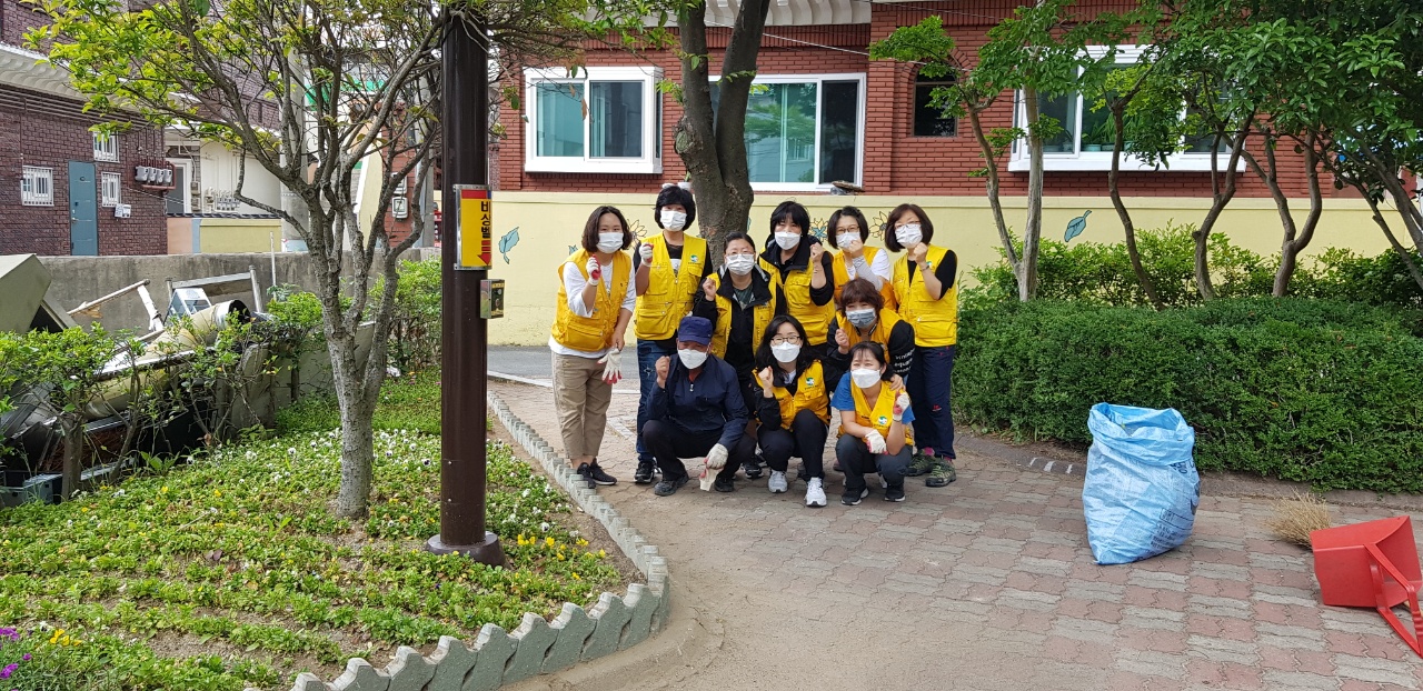 신전마을 골목정원 관리 (여성자원봉사회)