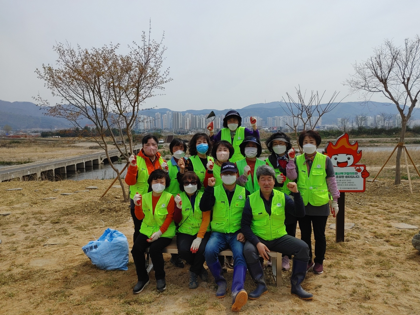 (22.4.5.) 시래교 하부 공터 잔디식재(자연보호협의회)